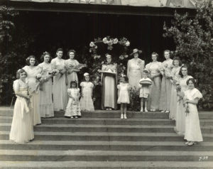 Frances Buell Olson and "Queen of the Pageant" at 1930s National Convention.